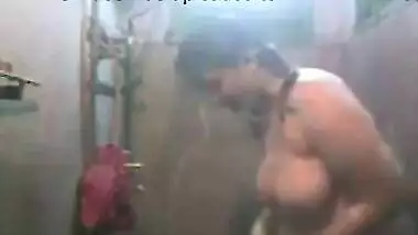 indian latest Bangla Beauty Aunty Captured Her Bath Video for Lover - SlutLoad ™