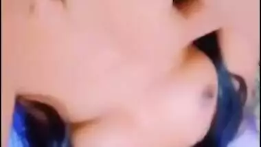 Desi girl takes part in XXX homemade porn where she exposes everything