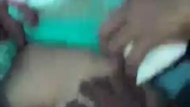 Desi office sex clip of aunty offereing her big boobs for playing