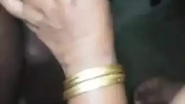 Fatty Desi chick gives a wet XXX blowjob to her house owner MMS