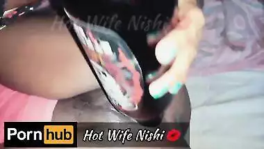 Sri Lankan Hot Wife having Fun by inserting a Beer bottle to her Pussy බියර් බෝතලෙන් ගත්තු සැපක්