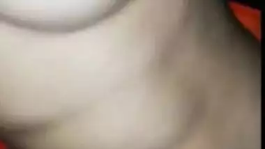 Desi whore rides lover's XXX prick with her hairy pussy in MMS video