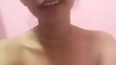 Dollface from India uncovers her thin XXX body and sucks fingers