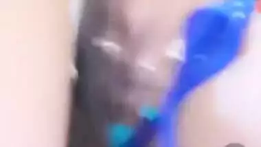 Hot Desi girl XXX show where she masturbates her pussy close-up MMS