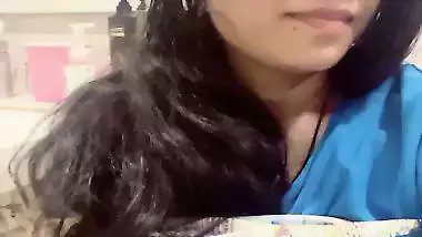 Girlfriend in glasses showing big boobs viral MMS
