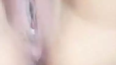 Desi Hot Indian Girl Masturbation Home Alone With Brinjal