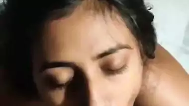 Horny girl takes her lover’s Indian cum in mouth