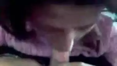 Hindi sex video of a college hotty having outdoor pleasure in boyfriends car