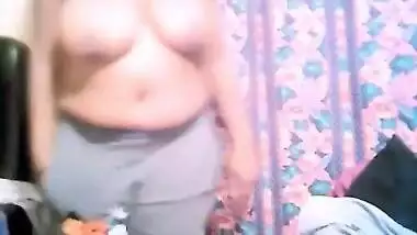 Married girl from India causes the desire to touch her tits and tummy