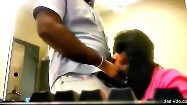 Tamil nadu famous Scandal bank manager and beautiful clerk sexy blowjob during break