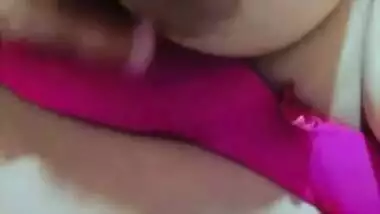 Desi big boobs exposing and playing viral MMS